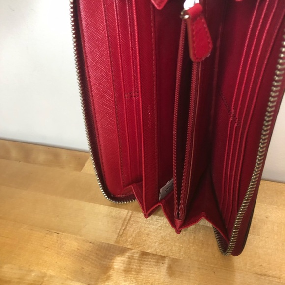 Coach Peyton Signature Brown and Red Zip Around Wallet - Picture 12 of 16